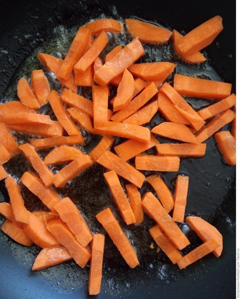 Лук морковь ломтиками