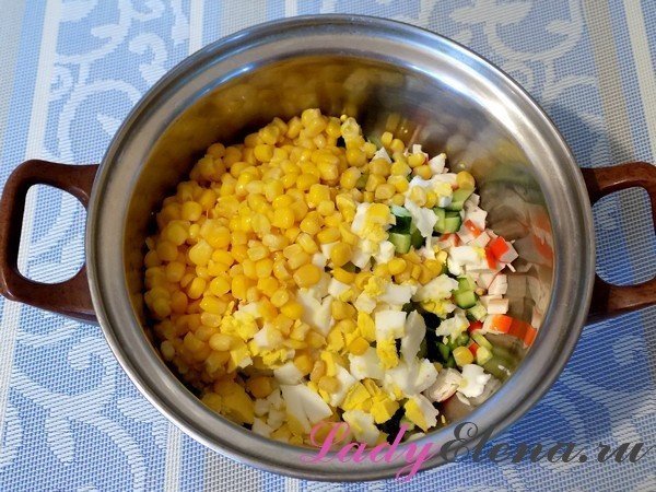 Крабовый салат рецепт классический с кукурузой без риса с капустой
