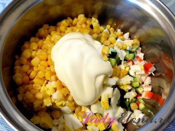 Рецепт салата с крабовыми палочками и кукурузой