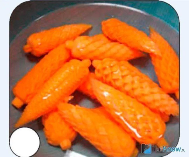 Украшение из моркови