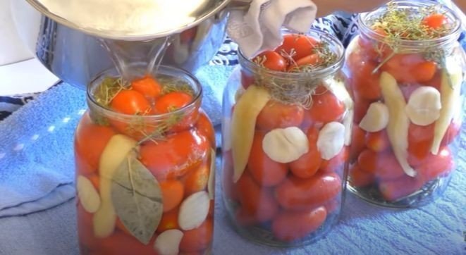 Маринованные помидоры черри с болгарским перцем