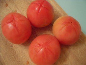 Красный помидор без кожицы