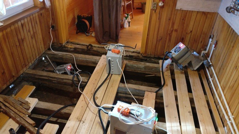 Разводка электрики в деревянном доме