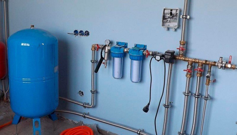 Система водоснабжения из скважины с гидроаккумулятором