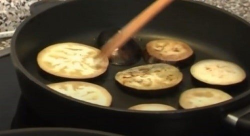 Баклажаны жареные на сковороде с чесноком