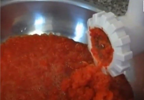 Икра морковная со сладкой паприкой и томатами