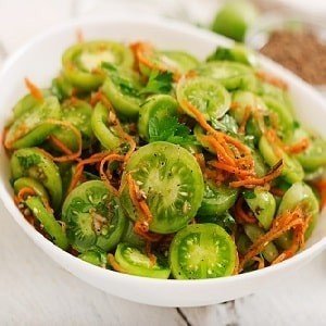 Корейский салат из зеленых помидоров и моркови
