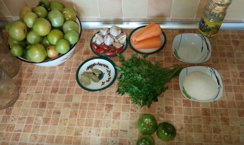 Квашеные зеленые помидоры в кастрюле