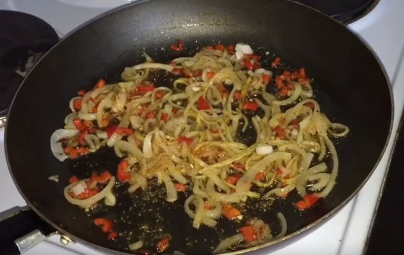 Спагетти шампиньоны болгарский перец быстро на сковороде видео дзен