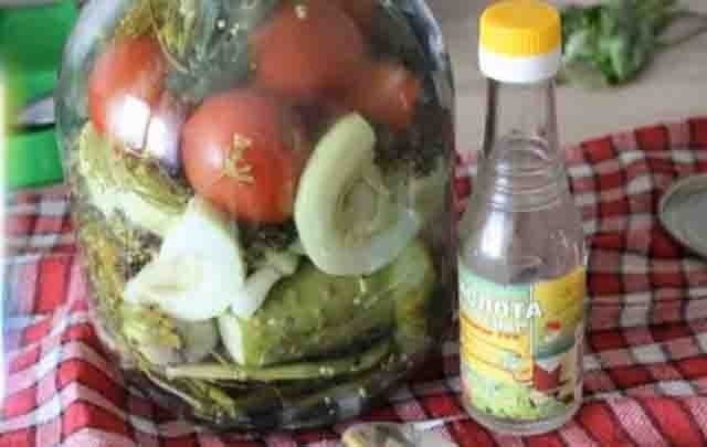 Маринованные ассорти из овощей с уксусной кислотой