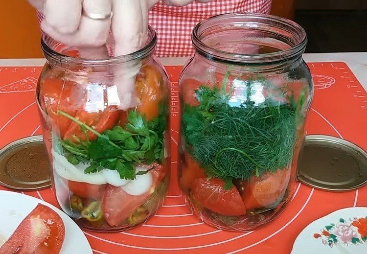Салат из помидор пальчики оближешь на зиму дольками