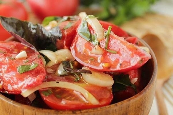 Салат из баклажанов с помидорами