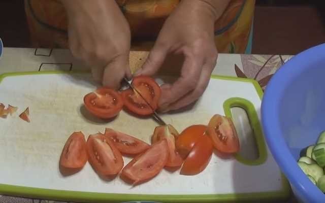 Режем помидоры