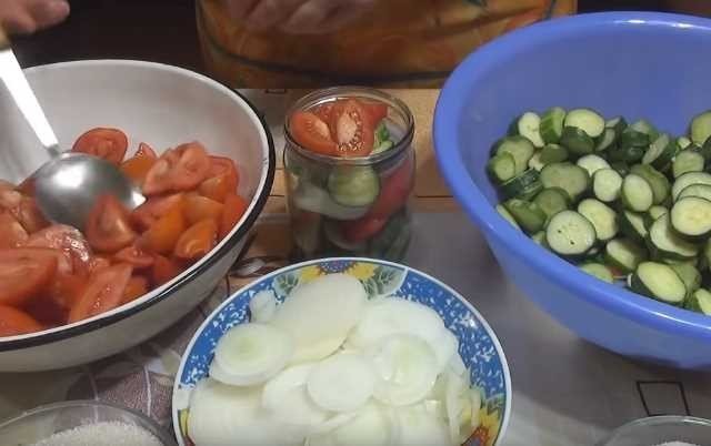 Салат на зиму из огурцов и помидоров