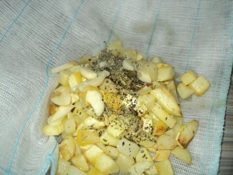 Перемешанный картофель и лук
