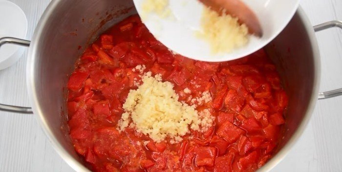 Лечо из болгарского перца на зиму с томатной пастой