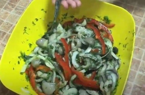 Салат из запеченных овощей в духовке