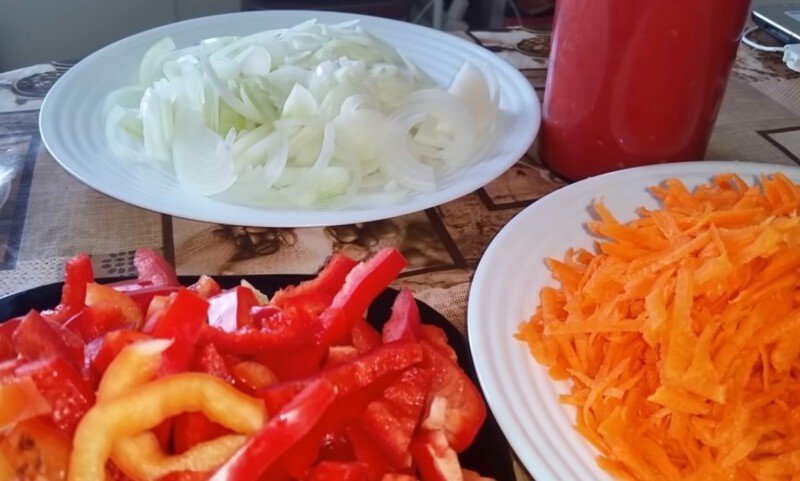 Салат из капусты перца сладкого моркови и лука без стерилизации