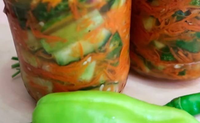 Хрустящий салат на зиму по-корейски огурцы кабачки и морковь