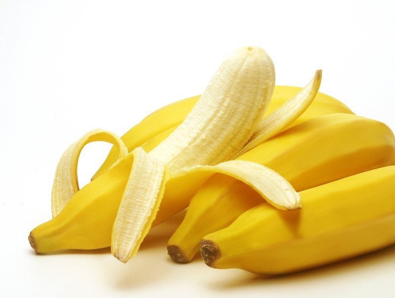 Банан белый фон
