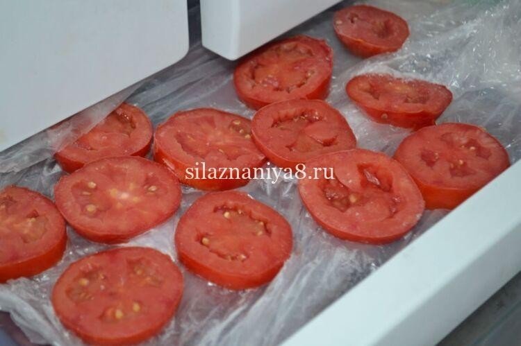 Резаные помидоры на зиму в морозилке