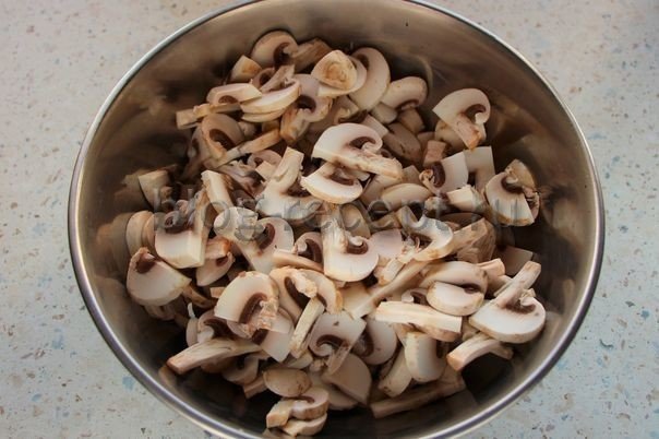 Грибной соус с мелко нарезанными грибами